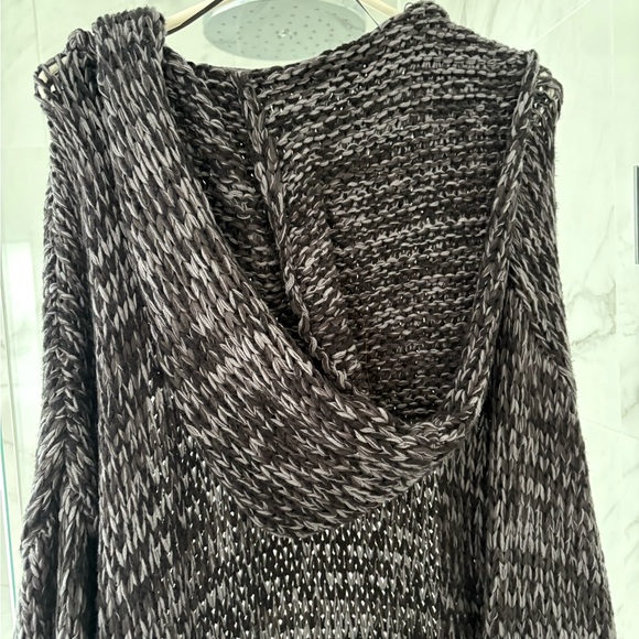 BNWOT free people long knit cardigan. Size s but oversized a few loose threads - Picture 6 of 6